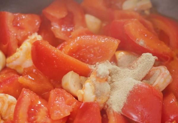 Mì Udon nấu tôm hấp dẫn bữa sáng