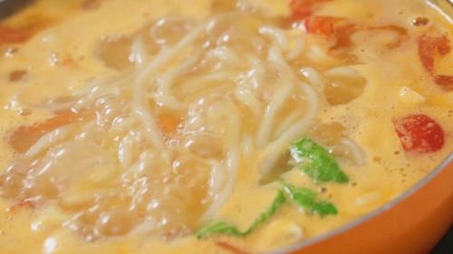 Mì Udon nấu tôm hấp dẫn bữa sáng