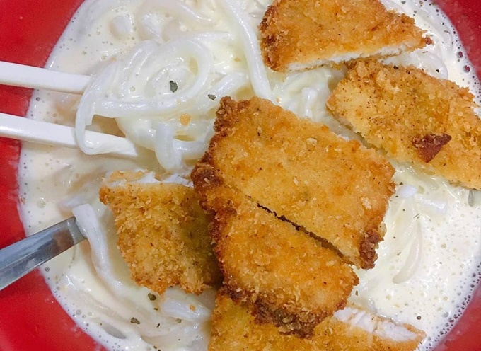 Mì udon ngập trong sốt kem ở Sài Gòn