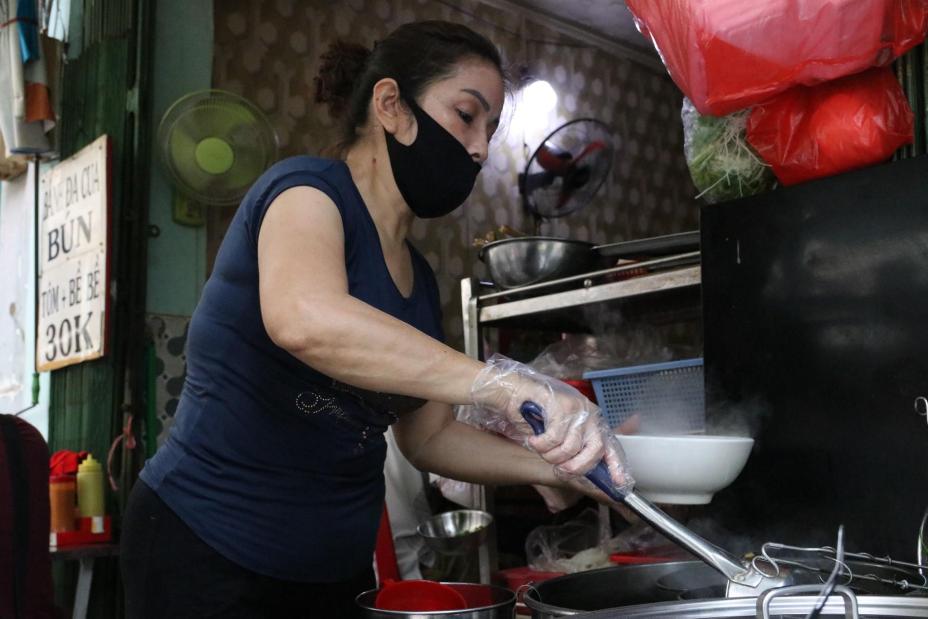 Miến trộn ăn no nê ở Sài Gòn bởi bà chủ 'nhìn mặt khách'… để bán