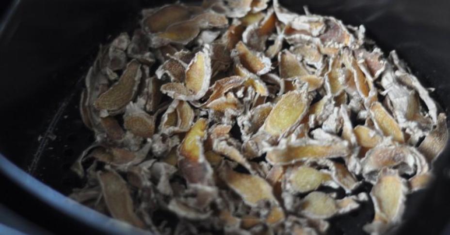 Mỗi đầu đông là tôi lại làm một hũ bột gừng dùng dần, cả nhà chẳng bao giờ bị cảm cúm