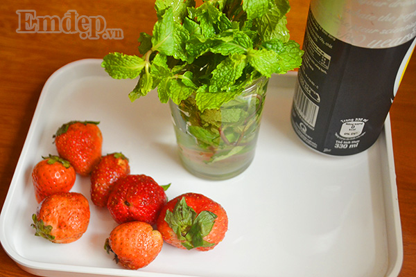 Mojito dâu tươi mát xua tan nắng nóng siêu dễ làm - ngày lễ uống thì cực đã...