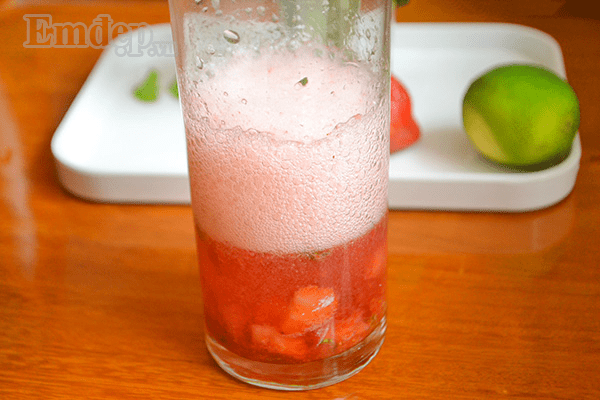 Mojito dâu tươi mát xua tan nắng nóng siêu dễ làm - ngày lễ uống thì cực đã...