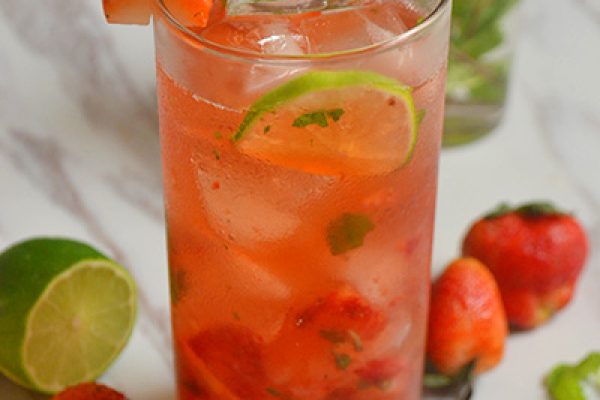 Mojito dâu tươi mát xua tan nắng nóng siêu dễ làm - ngày lễ uống thì cực đã...