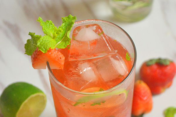 Mojito dâu tươi mát xua tan nắng nóng siêu dễ làm - ngày lễ uống thì cực đã...