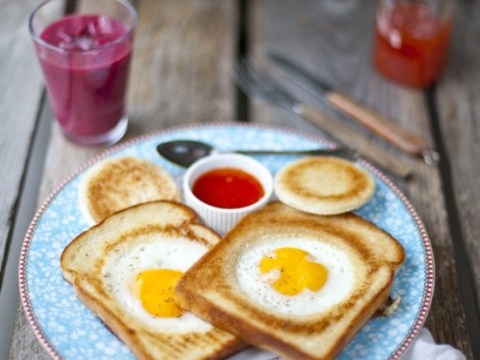 mon an sang banh my trung kieu chau au ngon don gian Món ăn sáng : Bánh mỳ trứng kiểu Châu Âu ngon đơn giản