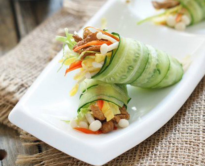 Món ngon bữa tối: Dưa chuột cuộn rau củ tránh ngán cho bữa cơm hè