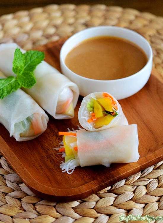 Món ngon mùa hè : Phở cuốn xoài mát thanh lạ miệng