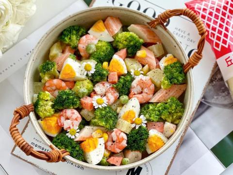 mon salad loi du duong lam de lai nhanh ai an cung se me ngay tap lu Món salad lợi đủ đường, làm dễ lại nhanh, ai ăn cũng sẽ mê ngay tắp lự