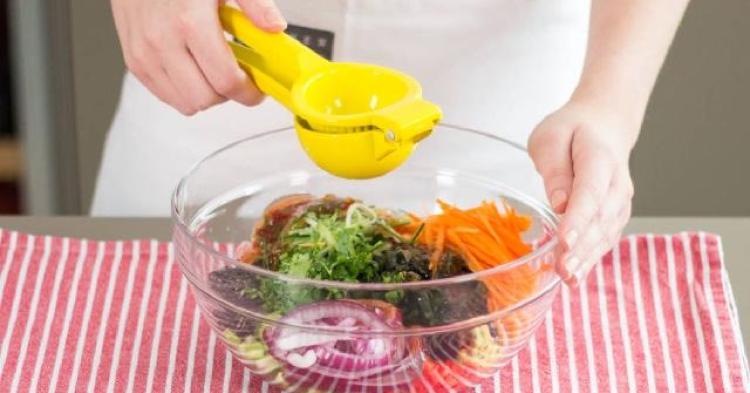 Món salad quen thuộc trong các nhà hàng Nhật Bản hóa ra lại có công thức chế biến nhanh gọn đến không tưởng: Thao tác 5 phút là xong, vừa ngon vừa tiết kiệm!