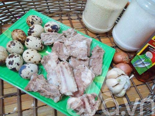 Món sườn kho trứng cút