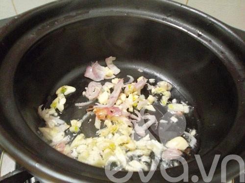 Món sườn kho trứng cút