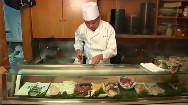 Món sushi chỉ với 1 hạt cơm bên dưới, ăn vài trăm cái cũng không đủ no