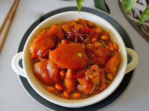 mua duoc chan gio dem kho ngay voi hat nay vua ngon lai bo ai cung tranh nhau doi an Mua được chân giò, đem kho ngay với hạt này vừa ngon lại bổ, ai cũng tranh nhau đòi ăn