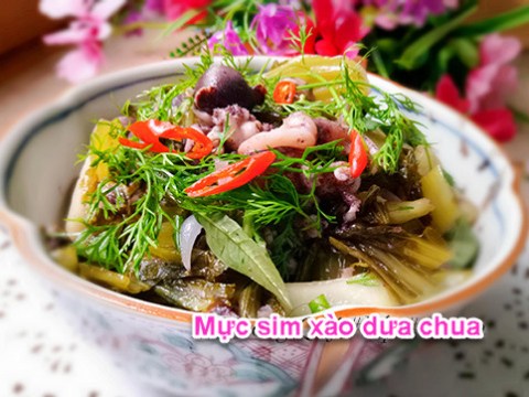 muc sim xao dua chua hap dan cuoi tuan Mực sim xào dưa chua hấp dẫn cuối tuần