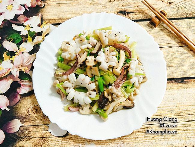 Mực xào nấm giòn ngon dễ ăn cho ngày lạnh