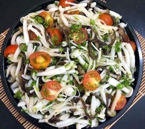 Muốn eo thon, dáng đẹp, tham khảo ngay 7 món salad tuyệt ngon này nhé!...