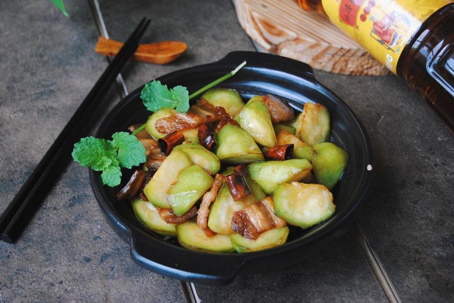 Mướp xào thế này chỉ mất 10 phút nhưng ngon khỏi bàn