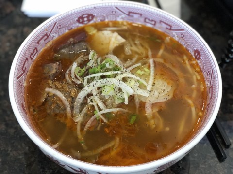 my chi co pho ngon con bun bo hue khong the bang o viet nam vi sao Mỹ chỉ có phở ngon; còn bún bò Huế không thể bằng ở Việt Nam, vì sao?