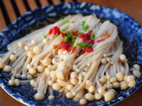 nam kim cham hap nuoc tuong Nấm kim châm hấp nước tương