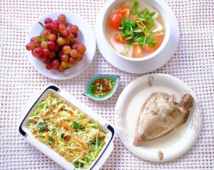 Nàng độc thân Sài thành được khen nức nở với loạt mâm cơm 3-4 món, thay đổi thực đơn mỗi ngày mà giá chỉ 100k quay đầu