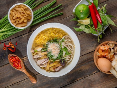 nang nong the nay trua nay nha minh an bun thang dam chat ha noi nhe Nắng nóng thế này, trưa nay nhà mình ăn bún Thang đậm chất Hà Nội nhé...