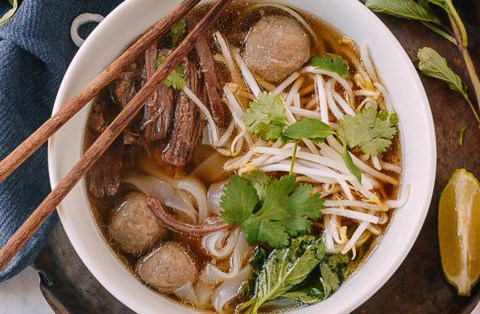 nau pho ngai nhat va kho nhat la nuoc dung va day la tron bo bi kip nau Nấu phở ngại nhất và khó nhất là nước dùng, và đây là trọn bộ bí kíp nấu nước dùng phở ngon ngọt nhất