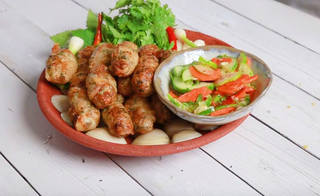 Nem ngao nóng hổi, giòn ngon siêu hấp dẫn ngày mưa gió