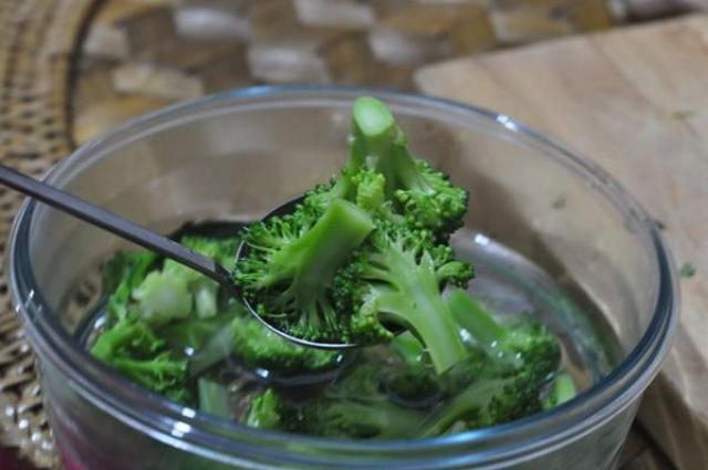 Nếu muốn giảm cân đừng bỏ qua món súp lơ trộn dễ làm mà dễ ăn