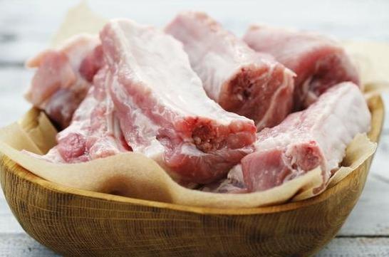 Nếu thấy sườn heo có 3 dấu hiệu này tuyệt đối không nên mua