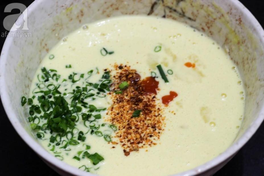 Ngày lạnh làm bánh ngô chiên cay ăn “cực đã”