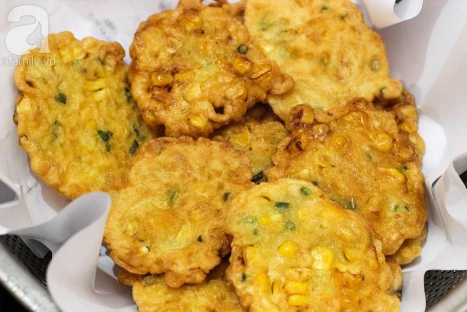 Ngày lạnh làm bánh ngô chiên cay ăn “cực đã”