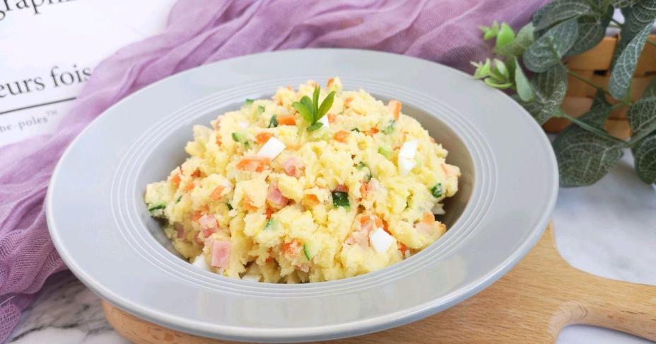 Ngày nào tôi cũng làm món salad này mang đi ăn trưa, sau 10 ngày giảm được 2kg mà thấy người khỏe hẳn ra!