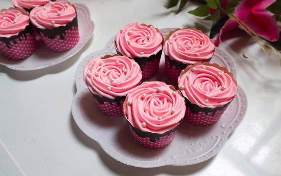 Nghỉ lễ trổ tài làm bánh cupcake đẹp lộng lẫy mà không khó chút nào!