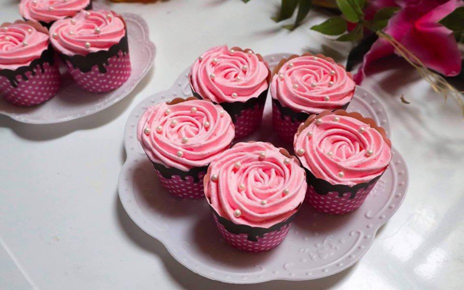 Nghỉ lễ trổ tài làm bánh cupcake đẹp lộng lẫy mà không khó chút nào!