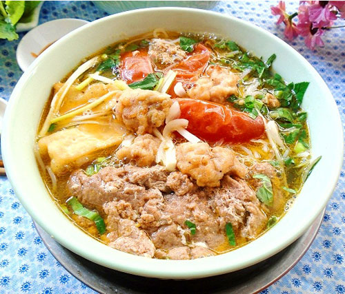 Ngon miệng với bún riêu cua chả hải sản