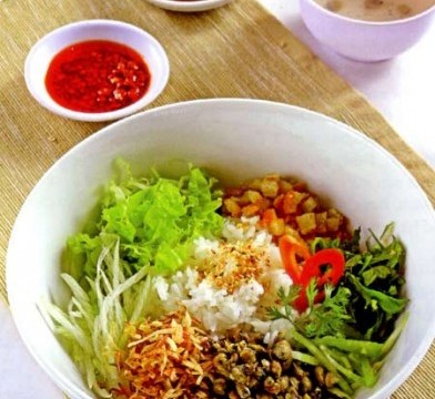 ngon mieng voi mon com hen va hen xuc banh trang Ngon miệng với món cơm hến và hến xúc bánh tráng