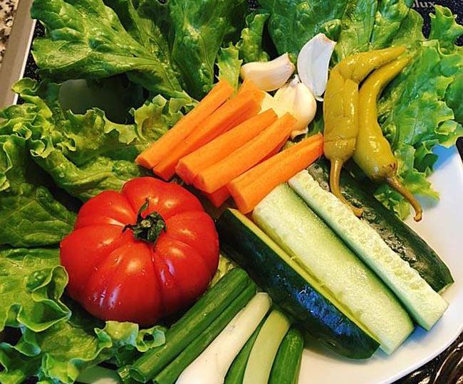 Ngon thủng nồi với món chân giò hầm cuốn rau củ kiểu Hàn