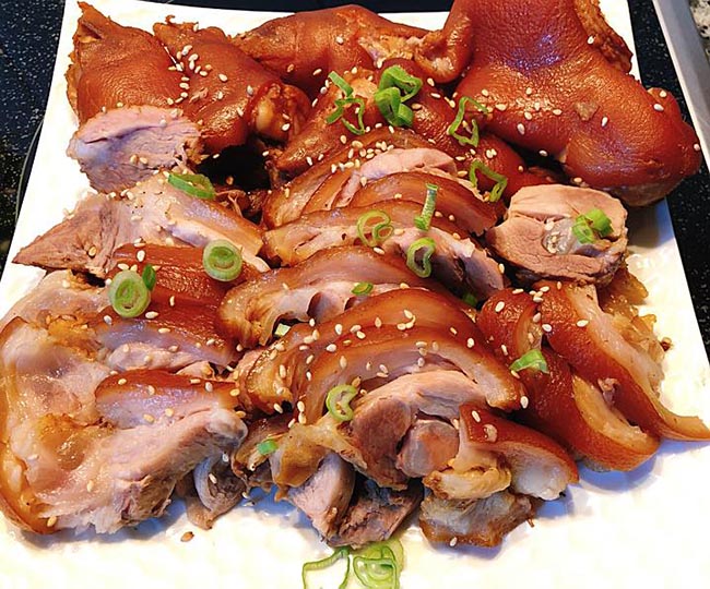 Ngon thủng nồi với món chân giò hầm cuốn rau củ kiểu Hàn