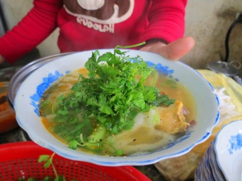 ngon tuyet banh canh cua roi xu hue Ngon tuyệt bánh canh cua rời xứ Huế