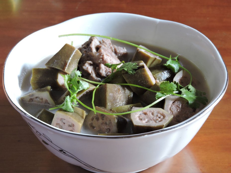 Ngọt lịm canh chuối chát nấu xương