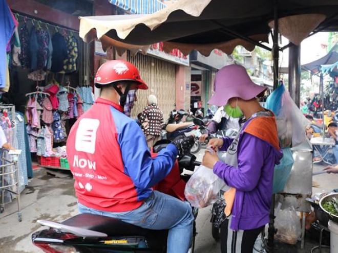 Người Sài Gòn lặn lội vào chợ Bàn Cờ tìm ăn bún thịt nướng nức tiếng