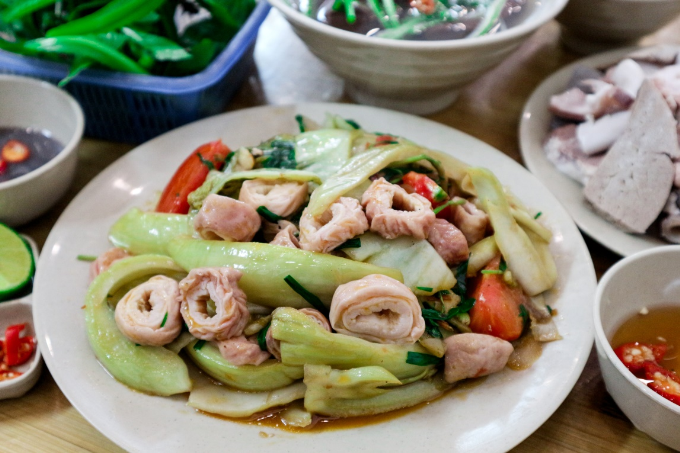 Nhiều món ngon chế biến từ lòng ở Hà Nội