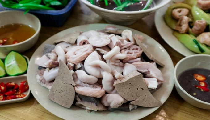 Nhiều món ngon chế biến từ lòng ở Hà Nội
