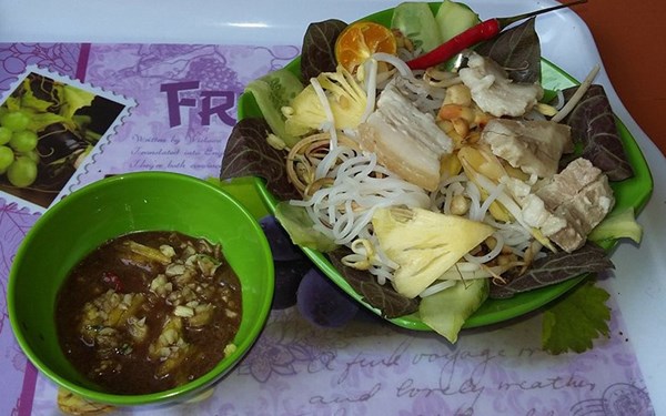 Nhớ bún mắm nêm, nhớ Huế...