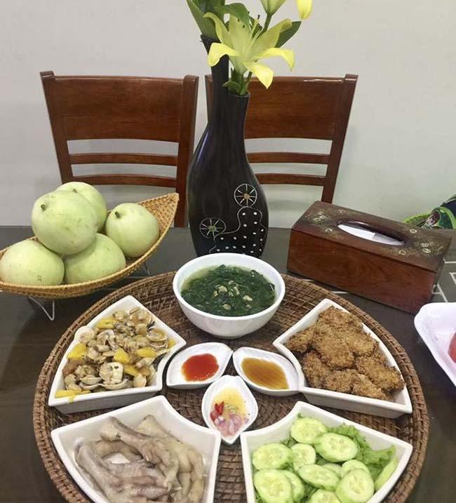 Nhờ chồng con dễ tính, mâm cơm nào của cô vợ Hà thành này cũng được “chén” sạch sành sanh