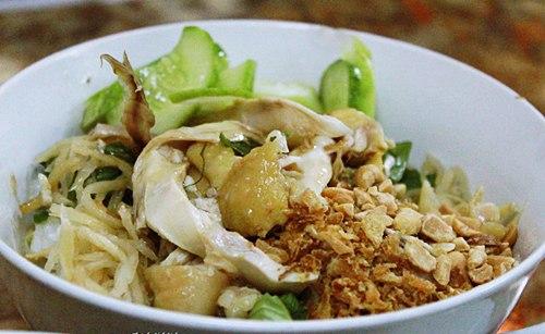 Những hàng phở trộn đắt khách nhất Hà Nội