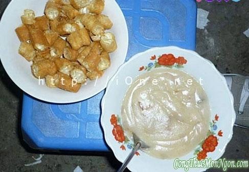 Những khu chợ đồ ăn vặt nức tiếng Hà Nội