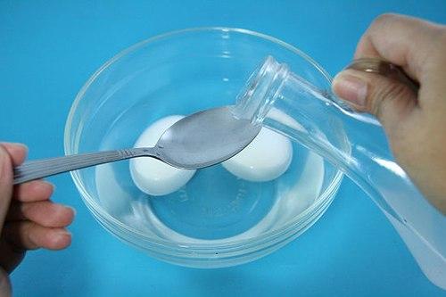 Những mẹo bóc trứng luộc cực nhanh và đơn giản