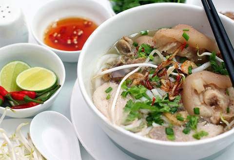 nhung quan banh canh gio heo ngon bac nhat sai gon khong di an qua phi Những quán bánh canh giò heo ngon bậc nhất Sài Gòn không đi ăn quá phí